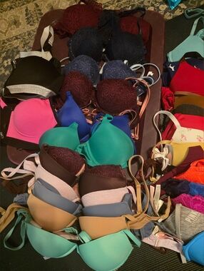 Victoria's Secret Bras 34A 25 Pairs